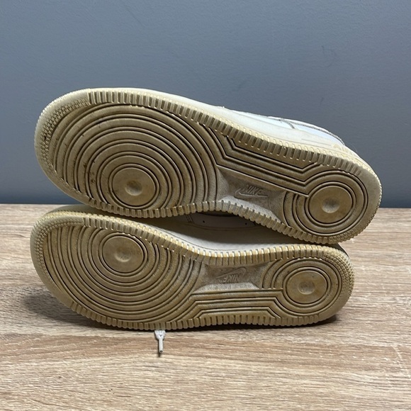 Nike Air Force 1 Unisex Youth Sneakers White on White Leather Basketball Size 7Y - Picture 9 of 11